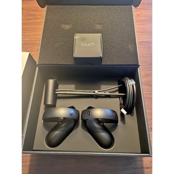 Meta Oculus Rift Touch Controllers new - Picture 2 of 3
